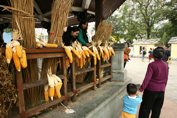 
Khu vực trưng bày các sản vật của vùng đất Hà Giang.
