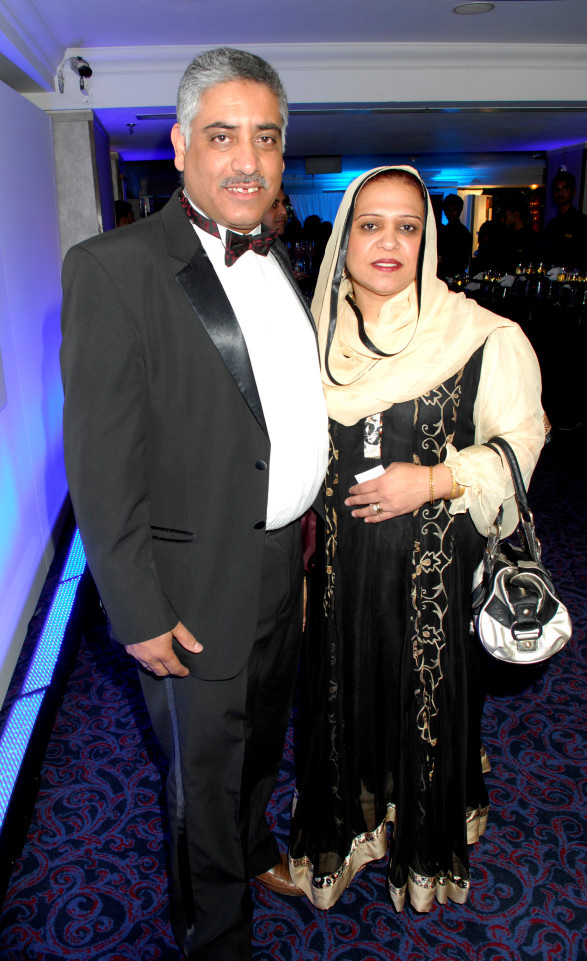 
Mẹ chồng cùng bố chồng của Faryal Makhdoom Khan.
