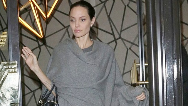 
Angelina's poor health and skinny body made the couple's sex life cold

