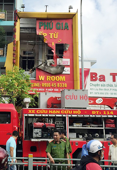 
Ngọn lửa đã thiêu rụi cửa hàng bếp từ Tân Phú và cướp đi sinh mạng của những người trẻ tuổi. Ảnh: CAND
