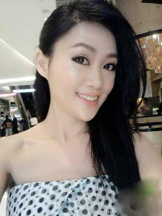 
Lương Tiểu Băng vẫn rất trẻ trung và xinh đẹp dù đã bước sang tuổi 47

