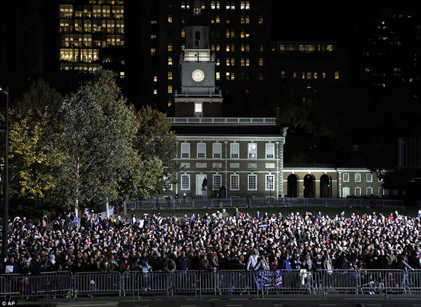 
Đây chính là đám đông cử tri tại quảng trường Philadelphia.
