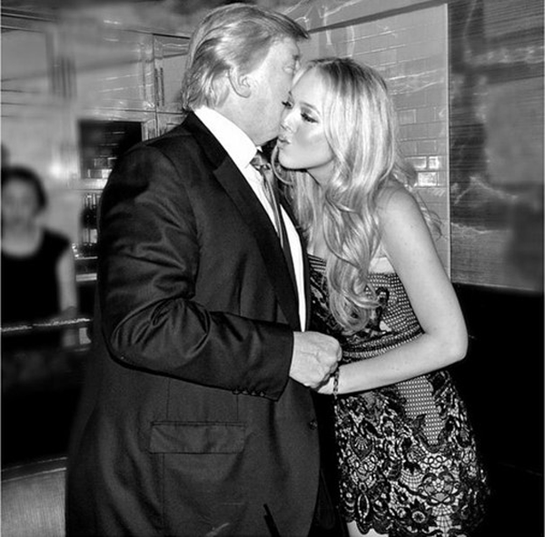 
Tuy nhiên với cô gái trẻ xinh đẹp, Donald Trump vẫn là người cha cô kính yêu và đáng học tập.

