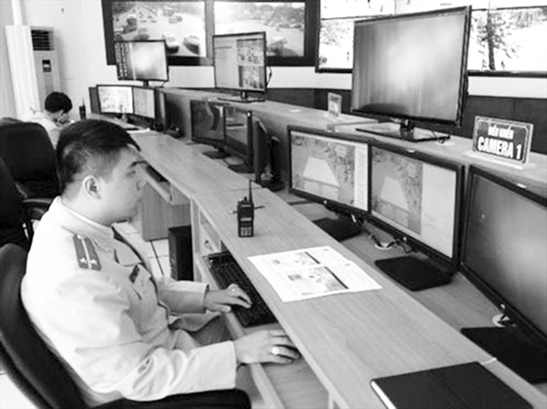 
Hệ thống trung t&acirc;m chỉ huy gi&aacute;m s&aacute;t camera an ninh c&ocirc;ng cộng.
