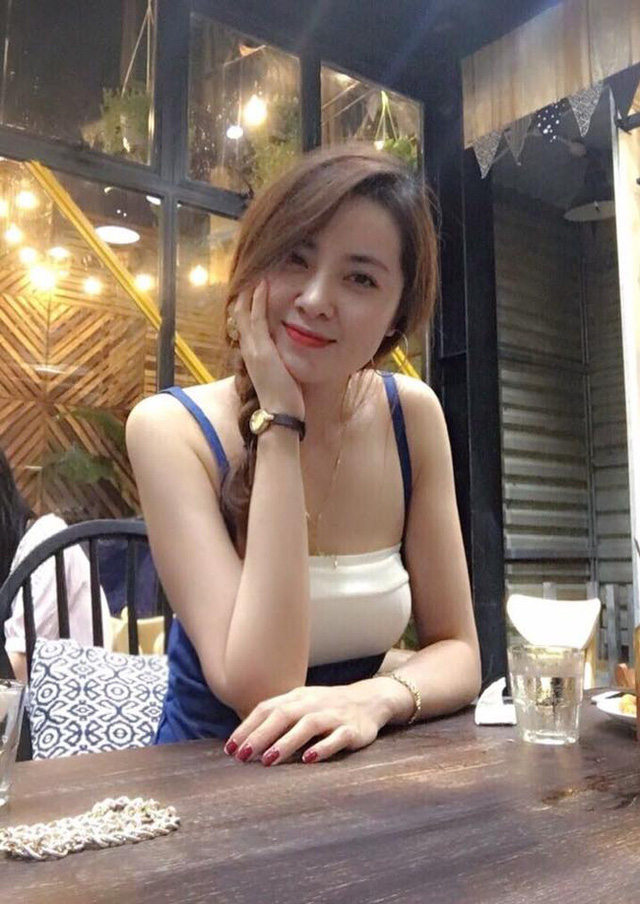
C&ocirc; g&aacute;i xinh đẹp bất ngờ nổi tiếng v&igrave; bị nhầm tưởng l&agrave; hot girl bị đ&aacute;nh ghen giữa phố.
