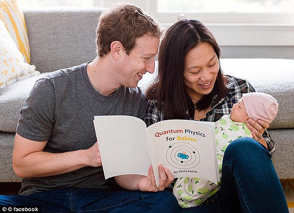 Khi Max được hai tuần tuổi, vợ chồng anh tiết lộ cuốn sách đầu đời trong kế hoạch bồi dưỡng con gái. Ông chủ Facebook ủng hộ lý thuyết giáo dục sớm. Trong khi những phụ huynh khác thường chọn truyện cổ tích, Mark quyết định đọc cuốn Vật lý lượng tử cho bé.