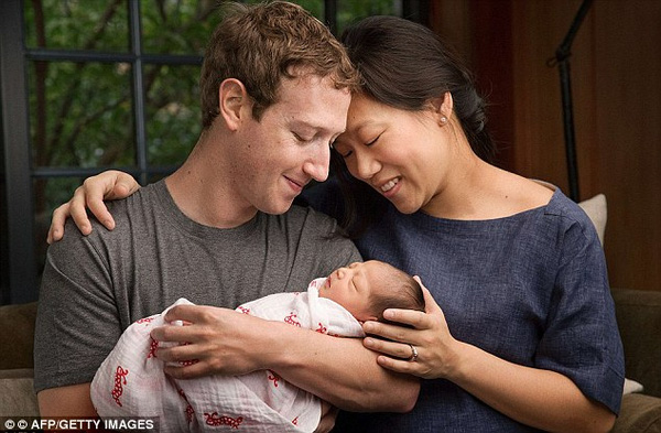 Tuy là một trong những người giàu nhất hành tinh, bận rộn với việc kinh doanh, điều hành Facebook, CEO trẻ tuổi vẫn chiếm được tình cảm của mọi người bởi sự tận tụy và chăm sóc chu đáo, tình cảm với vợ con.