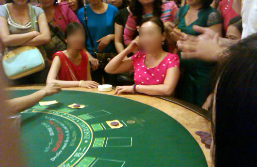 Những phụ nữ đam mê cờ bạc sẽ dễ dẫn đến tan nát gia đình. Ảnh: TL