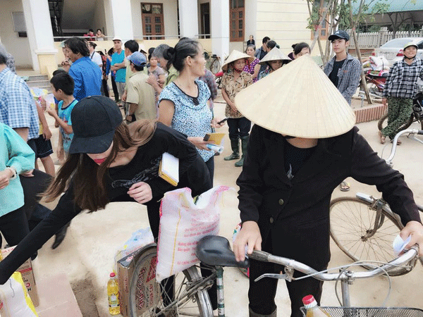 
Có một Hồ Ngọc Hà không cần xiêm y đồ hiệu đắt tiền mà vẫn đẹp như thế này.
