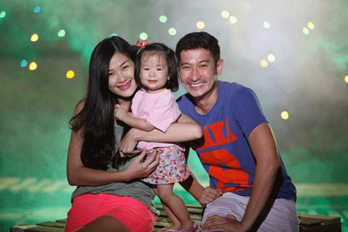 
Hiện tại, Huy Khánh hạnh phúc bên cựu mẫu Anh Thư và con gái nhỏ sau những đổ vỡ.
