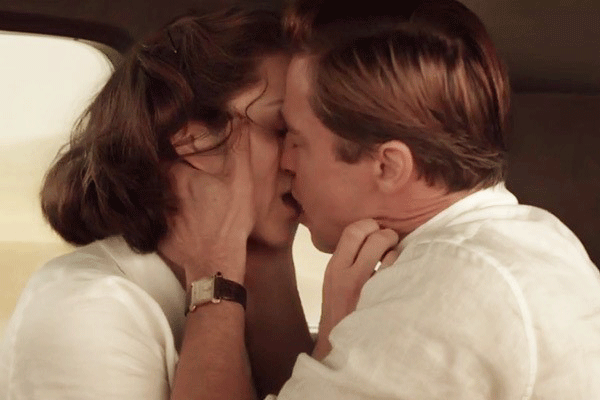 
Nụ hôn nóng bỏng của chồng với mỹ nhân màn ảnh đã khiến Jolie điên người.

