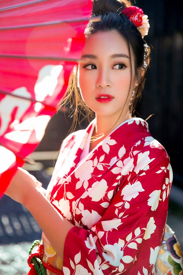 
Hoa hậu Mỹ Linh trong chuyến đi Nhật Bản giữa tháng 12 vừa qua.
