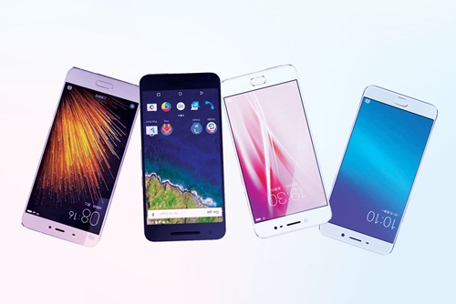 
Điện thoại của Oppo (trái), Vivo, Huawei, Xiaomi.
