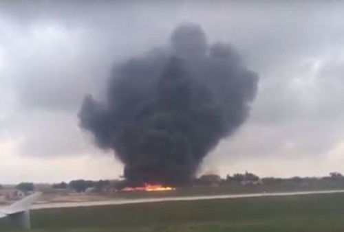 
Hiện trường máy bay rơi ở sân bay Quốc tế Malta. Ảnh: SkyNews

