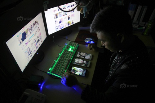 
T&ocirc; Triệt l&agrave; nickname tr&ecirc;n mạng của một ch&agrave;ng trai 9x, đang l&agrave;m huấn luyện vi&ecirc;n của c&aacute;c hot streamer tr&ecirc;n mạng x&atilde; hội Trung Quốc. C&ocirc;ng việc của anh l&agrave; hướng dẫn, huấn luyện c&aacute;c hot girl ảo sao cho họ c&oacute; thể thu h&uacute;t được nhiều người v&agrave;o ph&ograve;ng chat của m&igrave;nh nhất.
