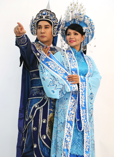 Ngọc Huyền v&agrave; NSƯT Kim Tử Long (tr&aacute;i) trong chương tr&igrave;nh mới. Ảnh: Đ.Q.