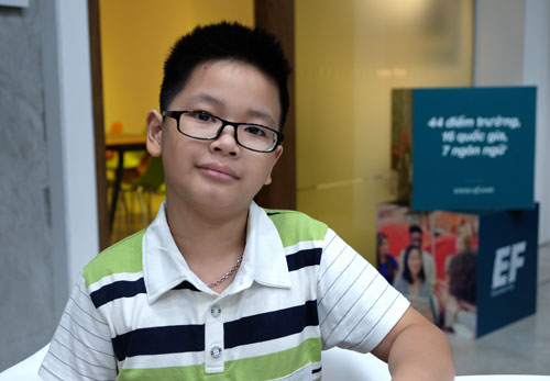 
Nguyễn Đăng Nhật Minh (8 tuổi, Quy Nhơn) gây bất ngờ cho nhiều người bởi khả năng nói tiếng Anh như người bản xứ. Ảnh: Quỳnh Trang.
