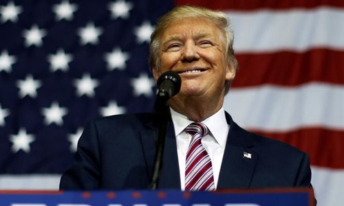 
Donald Trump đánh bại Hillary Clinton, trở thành tổng thống thứ 45 của Mỹ. Ảnh:Reuters.
