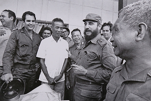 Chủ tịch Fidel trong chuyến thăm Quảng Trị năm 1973. Ảnh: Hồ Sỹ Sô