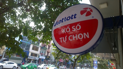
Biển hiệu của một cửa hàng Vietlott trên đường Kim Mã, Ba Đình, Hà Nội. Ảnh: Minh Sơn
