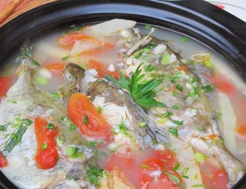 Cách làm món canh cá nấu chua thơm ngon nóng hổi vừa thổi vừa ăn