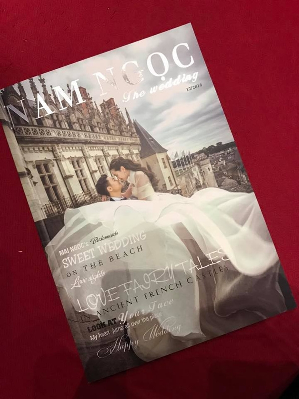 Món quà kỷ niệm mà vợ chồng Mai Ngọc dành tặng quan khách: album cưới được thiết kế dưới dạng một cuốn tạp chí. 