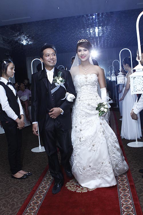 Tuy nhiên, cả hai bất ngờ chia tay và Hoàng Yến sau đó đã kết hôn với một doanh nhân Việt Kiều