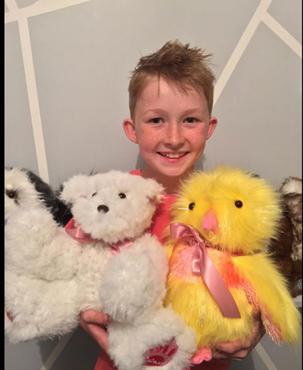 Cậu b&eacute; Campell v&agrave; sở th&iacute;ch kh&aacute;c lạ. (Ảnh: 365 1 Project)