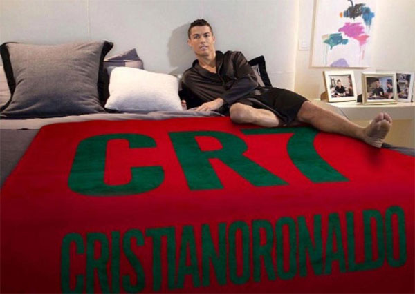 
Chiếc giường của C. Ronaldo từng được chị gái và bồ sử dụng. Ảnh: Sun.
