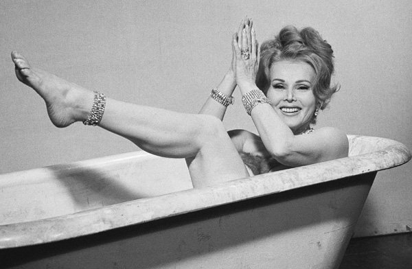 Zsa Zsa Gabor sinh ng&agrave;y 6/2/1917, l&agrave; diễn vi&ecirc;n Hollywood gốc Hungary.