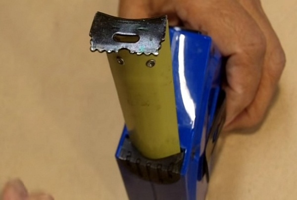 Lỗ tr&ograve;n tr&ecirc;n đầu m&oacute;c v&agrave; đường răng cưa của những chiếc thước d&acirc;y d&ugrave;ng để l&agrave;m g&igrave; nhỉ? Kh&ocirc;ng lẽ l&agrave; để nh&igrave;n cho đẹp mắt?