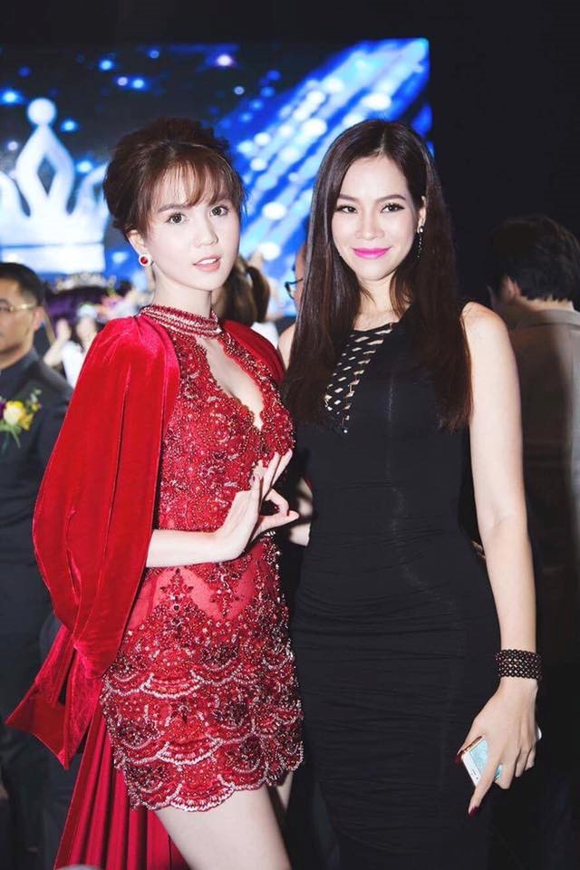 
Con dâu Hoàng Kiều - siêu mẫu Đào Lan Phương và Ngọc Trinh trong chuyến sang Hàn Quốc dự chung kết Hoa hậu Quốc gia Hàn Quốc 2016. Khi trở về, cô gửi ảnh nữ diễn viên 27 tuổi cho cha chồng. Ảnh: FBNV.
