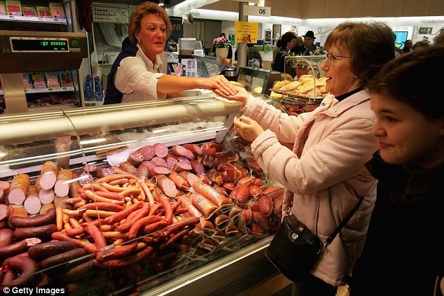 Thịt muối, xúc xích nếu sử dụng quá nhiều sẽ là mối đe dọa với người mắc bệnh hen suyễn. Ảnh: Getty Images.