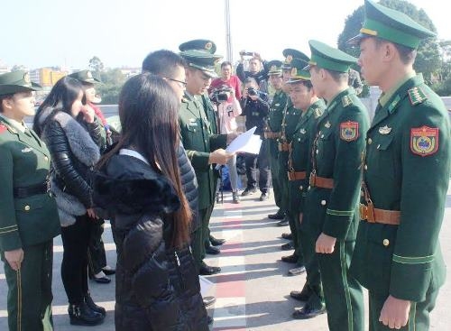 Đồn Bi&ecirc;n ph&ograve;ng cửa khẩu quốc tế M&oacute;ng C&aacute;i tiếp nhận thiếu nữ bị b&aacute;n sang Trung Quốc l&agrave;m vợ từ nh&agrave; chức tr&aacute;ch Trung Quốc. Ảnh: V.T