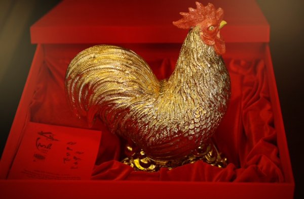 Linh vật gà vàng có giá 30 triệu đồng