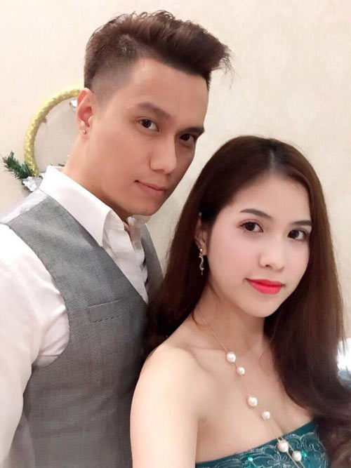 Việt Anh đang hạnh phúc bên cô vợ sinh năm 1989 Trần Hương, người kém anh gần chục tuổi.