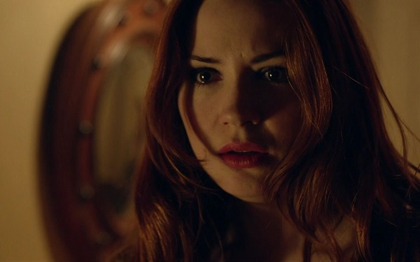 Khi nh&igrave;n thấy t&ocirc;i bước xuống cầu thang, cả hai b&aacute;c ch&aacute;u nh&igrave;n nhau kh&ocirc;ng n&oacute;i được lời n&agrave;o. (Ảnh minh họa)