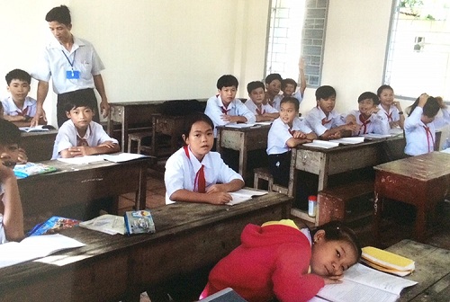 
Với thầy H&ugrave;ng, ng&agrave;y n&agrave;o đến trường cũng l&agrave; ng&agrave;y 20/11. Ảnh: NVCC
