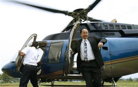 
 Ông Tung sẵn sàng bỏ tiền ra để thuê trực thăng tới sân bay những lúc cần thiết. (Ảnh: Reuters)
