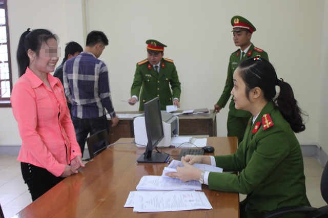 Niềm vui của nữ phạm nh&acirc;n Phạm Thị L. trước khi được trở về với gia đ&igrave;nh.