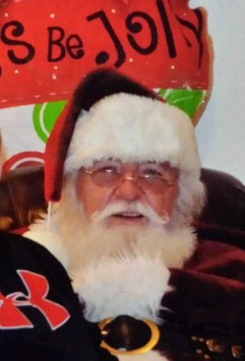 
Ông già Noel được thị trấn Forest City thuê trong chương trình Giáng sinh. Ảnh: Twitter
