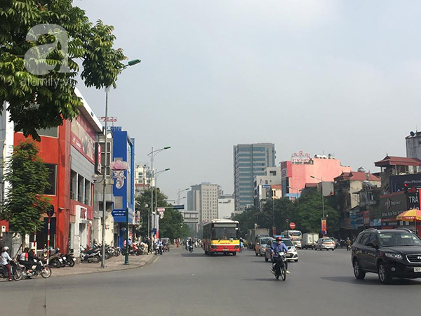 Đường Nguyễn Văn Cừ nơi c&ocirc; g&aacute;i đi về