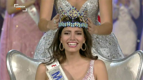 Stephanie Del Valle rạng rỡ trong khoảnh khắc đăng quang.