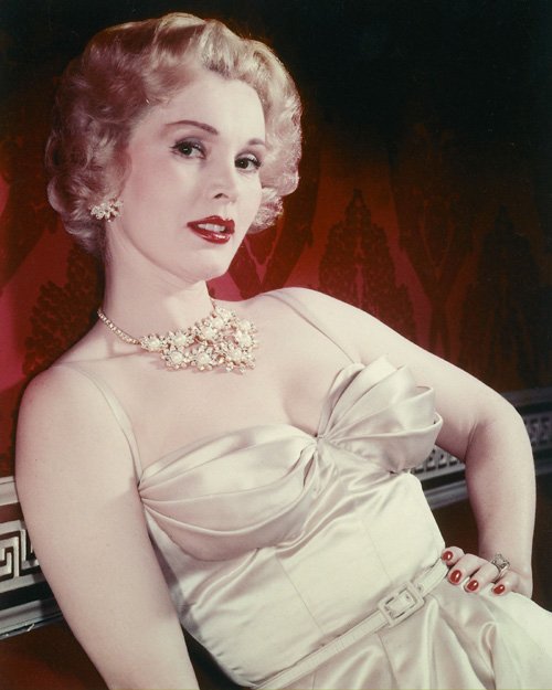 Nếu như Elizabeth Taylor chỉ c&oacute; 7 đời chồng th&igrave; Zsa Zsa Gabor c&oacute; tổng cộng 9 người chồng.