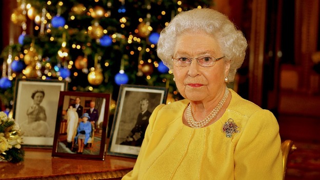 
Những bức ảnh gia đình đặt trên bàn làm việc để thể hiện tình yêu thương vô bờ của nữ hoàng Anh.
