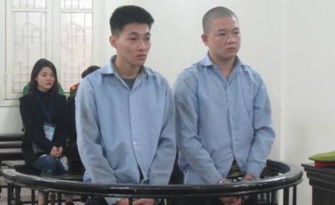 2 đối tượng Chiến v&agrave; Tuấn trước t&ograve;a (Ảnh: An ninh thủ đ&ocirc;)