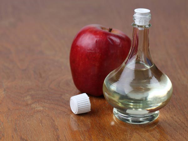 Giấm t&aacute;o: Đ&acirc;y cũng l&agrave; thực phẩm giữ m&ugrave;i thơm cho cơ thể v&igrave; n&oacute; c&oacute; khả năng ti&ecirc;u diệt c&aacute;c vi khuẩn g&acirc;y m&ugrave;i h&ocirc;i, đồng thời l&agrave;m kh&ocirc; mồ h&ocirc;i.