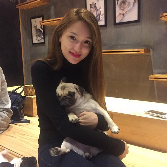 
Hương Giang idol khoe ảnh ôm chú chó nhỏ xinh xắn, cô hài hước chia sẻ: “Có cô bé này rồi thì nguyện ở nhà không cần người yêu gì hết.

