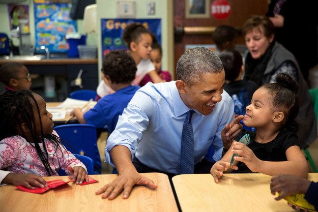 
Và ông Obama trong một lớp học của trẻ em da màu.

