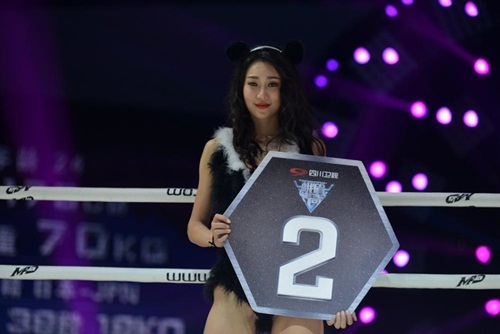 
Nghề người mẫu l&agrave; một trong những nghề thị phi, chịu nhiều tai tiếng,. H&agrave;m Dư muốn chứng minh cho mọi người thấy, chỉ cần tận t&acirc;m với nghề, sống v&igrave; đam m&ecirc;, kh&ocirc;ng dựa dẫm v&agrave;o c&aacute;c mối quan hệ, bạn ho&agrave;n to&agrave;n c&oacute; thể ngẩng cao đầu để sống với nghề người mẫu.
